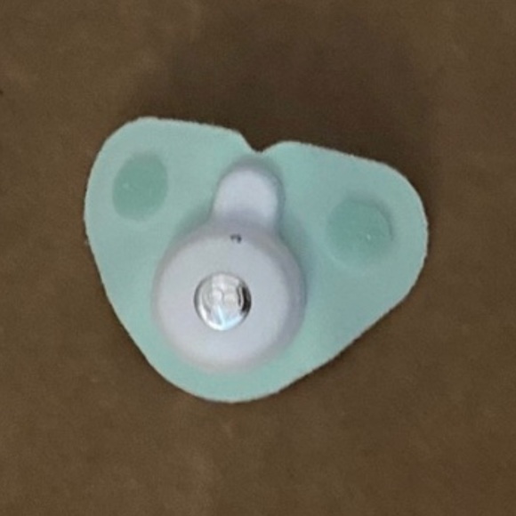 Qty 2 Owlet Gen3 sensors <USED> has small crack. - Picture 4 of 4